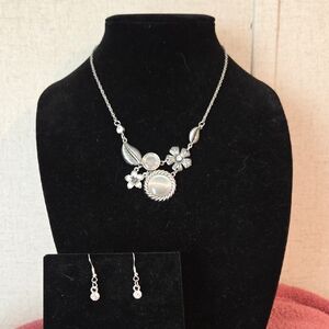 Silver Nature-Inspired Necklace with Moonstone